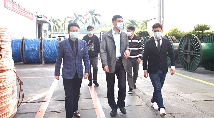  東莞市鳳崗鎮(zhèn)鎮(zhèn)長寧康一行到民興電纜視察指導復工復產工作